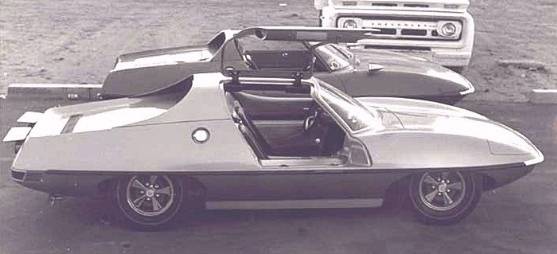 A rare photo of the U.N.C.L.E. car parked next to a production Piranha.